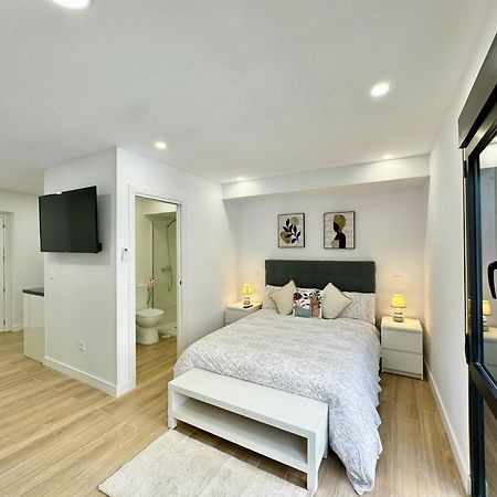 Amazing Seaside Studio By Eaw Homes ماربيا المظهر الخارجي الصورة